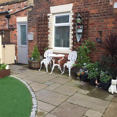 Leafy Lytham Central Lovely Ground Floor 1 Bedroom Apartment With Private Garden In Lytham Dog Friendly Літам-Сент-Еннс Екстер'єр фото