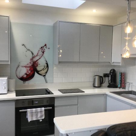 Leafy Lytham Central Lovely Ground Floor 1 Bedroom Apartment With Private Garden In Lytham Dog Friendly Літам-Сент-Еннс Екстер'єр фото